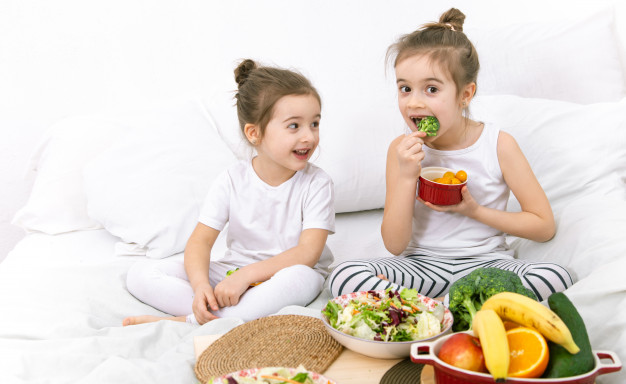 healthy-food-children-eat-fruits-vegetables